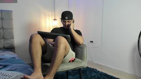 Snapshot of samxx_muscle chatting on October 31, 3:24 pm samxx_muscle online show from October 31, 3:24 pm