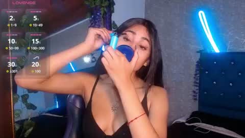 Laura mejia online show from July 22, 8:33 pm