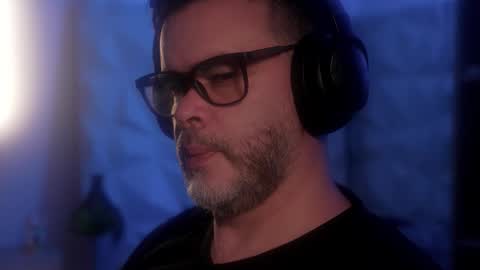 Sanders online show from October 13, 2:33 am