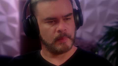 Sanders online show from January 7, 3:42 am