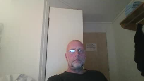 sandnesrune523 online show from December 14, 5:07 pm