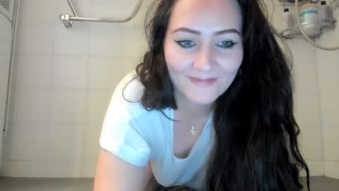 dont forghet to thumbs up if you like my show online show from December 5, 1:03 am