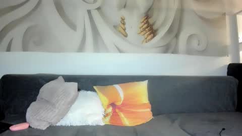 dont forghet to thumbs up if you like my show online show from January 9, 10:55 pm