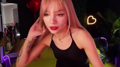 Sandy  online show from March 2, 8:16 am