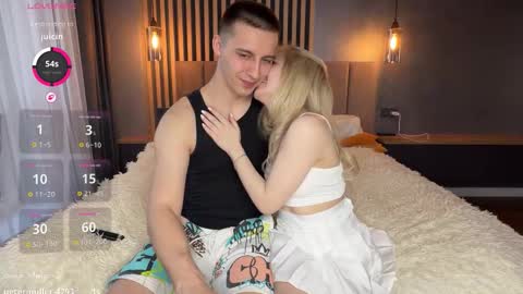 Snapshot of sandragaze chatting on March 27, 1:55 pm Fred and Lola online show from March 27, 1:55 pm