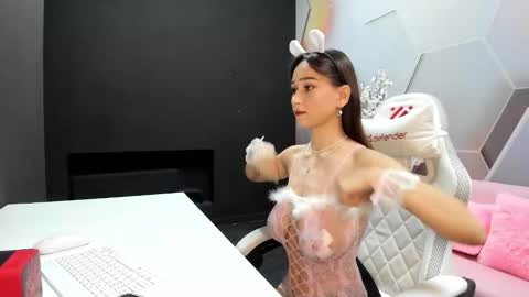 sandraharriss online show from December 15, 2:05 am