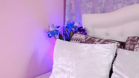 Snapshot of sandrami__ chatting on April 11, 9:24 am Sandra online show from April 11, 9:24 am