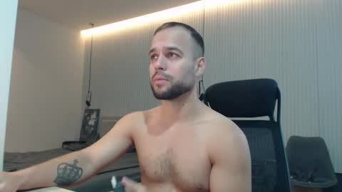 Snapshot of sandro_best chatting on October 1, 9:37 am DeAlex online show from October 1, 9:37 am