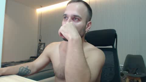 Snapshot of sandro_best chatting on October 3, 7:55 pm DeAlex online show from October 3, 7:55 pm