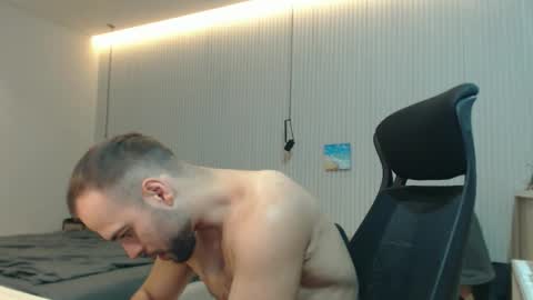 Snapshot of sandro_best chatting on October 5, 10:24 am DeAlex online show from October 5, 10:24 am