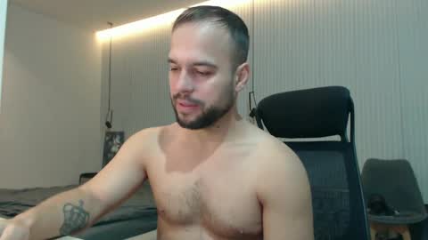 Snapshot of sandro_best chatting on October 6, 9:51 am DeAlex online show from October 6, 9:51 am