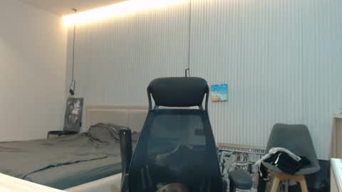 Snapshot of sandro_best chatting on October 8, 9:18 am DeAlex online show from October 8, 9:18 am