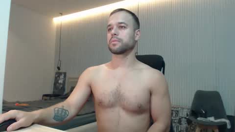 Snapshot of sandro_best chatting on October 9, 8:34 am DeAlex online show from October 9, 8:34 am