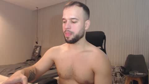 Snapshot of sandro_best chatting on October 26, 11:05 am DeAlex online show from October 26, 11:05 am