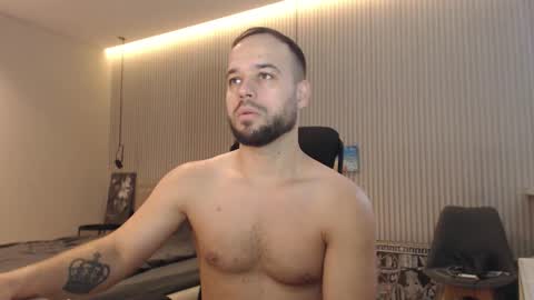 Snapshot of sandro_best chatting on October 27, 9:35 am DeAlex online show from October 27, 9:35 am