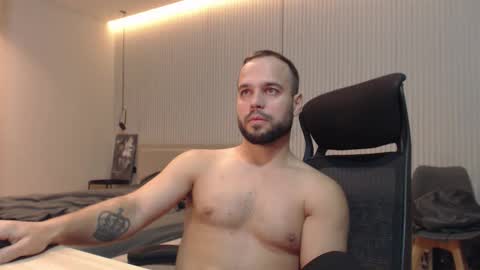 Snapshot of sandro_best chatting on October 29, 3:25 pm DeAlex online show from October 29, 3:25 pm