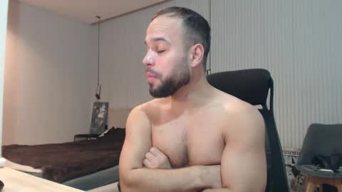 Snapshot of sandro_best chatting on November 1, 9:33 am DeAlex online show from November 1, 9:33 am