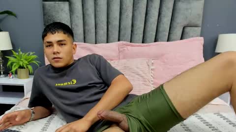 Snapshot of sandro_filipi chatting on September 8, 7:13 pm Sandro online show from September 8, 7:13 pm