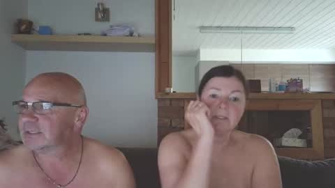 Snapshot of sanroom chatting on October 3, 2:58 pm sanroom online show from October 3, 2:58 pm