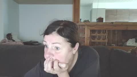 Snapshot of sanroom chatting on October 7, 2:03 pm sanroom online show from October 7, 2:03 pm