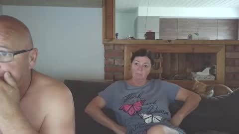 Snapshot of sanroom chatting on October 12, 7:51 am sanroom online show from October 12, 7:51 am