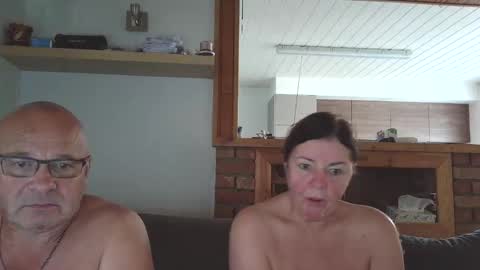 Snapshot of sanroom chatting on October 17, 1:14 pm sanroom online show from October 17, 1:14 pm