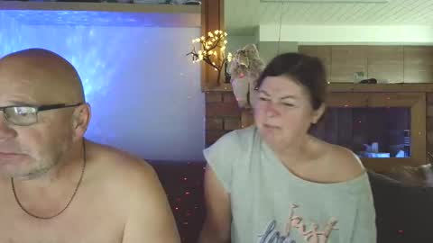 Snapshot of sanroom chatting on November 1, 1:46 pm sanroom online show from November 1, 1:46 pm