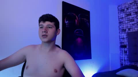 Snapshot of santi_bridge chatting on October 17, 7:49 pm Santi online show from October 17, 7:49 pm