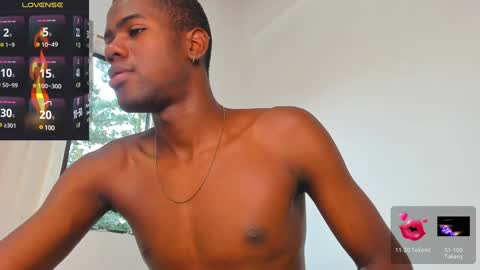 Snapshot of santi_brown1 chatting on January 19, 10:39 pm Santibrown online show from January 19, 10:39 pm