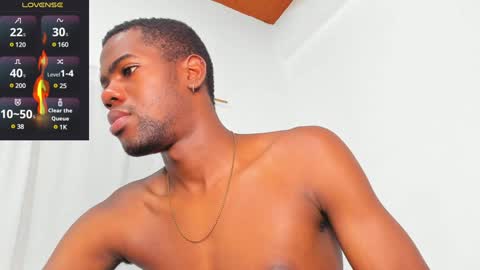 Snapshot of santi_brown1 chatting on January 29, 6:43 am Santibrown online show from January 29, 6:43 am