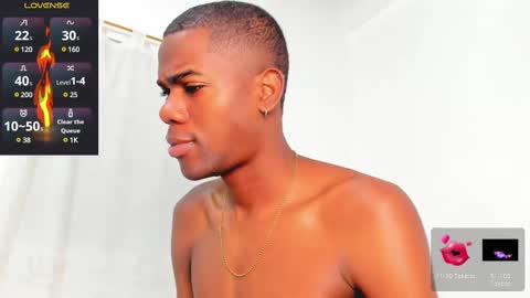 Snapshot of santi_brown1 chatting on February 9, 11:15 pm Santibrown online show from February 9, 11:15 pm