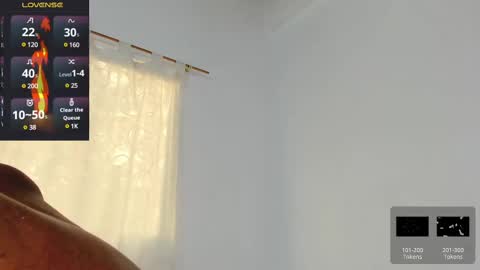 Snapshot of santi_brown1 chatting on February 14, 8:59 pm Santibrown online show from February 14, 8:59 pm