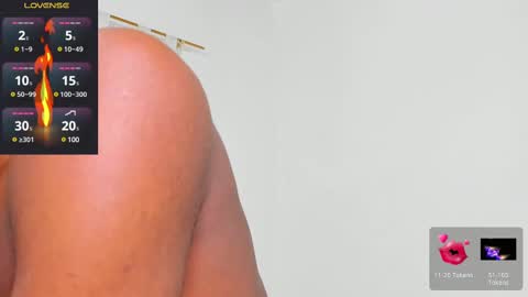 Snapshot of santi_brown1 chatting on February 15, 6:23 am Santibrown online show from February 15, 6:23 am