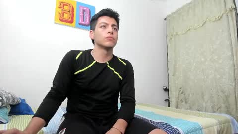 Santiago Henao online show from June 17, 5:32 am