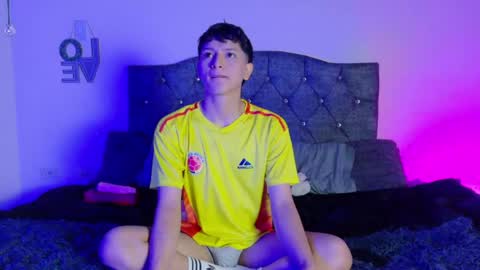 santi online show from May 21, 12:01 pm