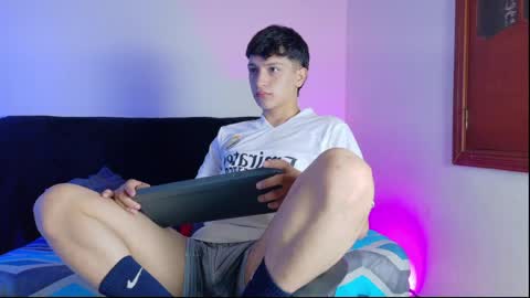 santi online show from June 8, 12:05 pm