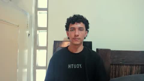 santi_twink19 online show from October 9, 7:12 pm