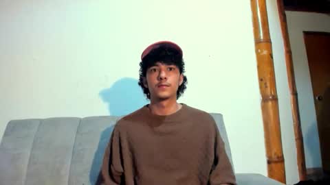 santi_twink19 online show from April 18, 9:02 am