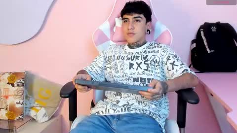 Snapshot of santiabader chatting on October 26, 3:34 am SantiAbader online show from October 26, 3:34 am