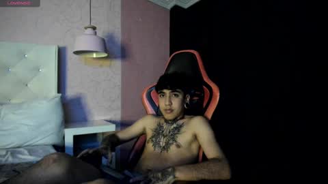 Snapshot of santiabader chatting on November 7, 5:40 am SantiAbader online show from November 7, 5:40 am