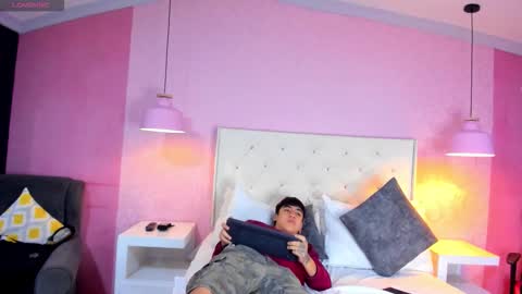 Snapshot of santiabader chatting on November 9, 12:36 pm SantiAbader online show from November 9, 12:36 pm