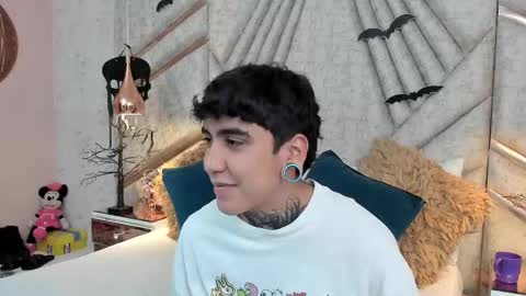 Snapshot of santiabader chatting on November 11, 12:27 pm SantiAbader online show from November 11, 12:27 pm