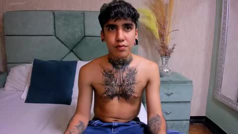 Snapshot of santiabader chatting on November 16, 12:27 am SantiAbader online show from November 16, 12:27 am