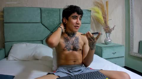 Snapshot of santiabader chatting on November 16, 12:33 pm SantiAbader online show from November 16, 12:33 pm