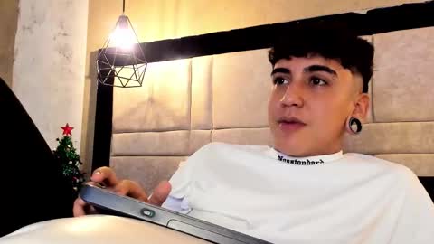 Snapshot of santiabader chatting on November 29, 3:53 am SantiAbader online show from November 29, 3:53 am