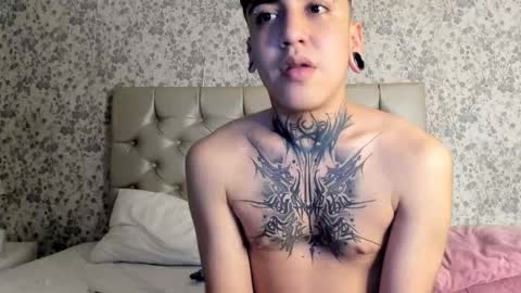 Snapshot of santiabader chatting on December 1, 12:15 am SantiAbader online show from December 1, 12:15 am