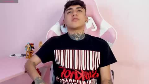 Snapshot of santiabader chatting on December 1, 9:42 pm SantiAbader online show from December 1, 9:42 pm