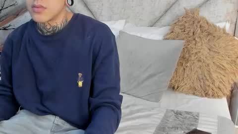 Snapshot of santiabader chatting on December 2, 11:59 am SantiAbader online show from December 2, 11:59 am