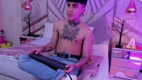 Snapshot of santiabader chatting on December 3, 12:25 pm SantiAbader online show from December 3, 12:25 pm