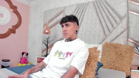 Snapshot of santiabader chatting on December 4, 12:14 pm SantiAbader online show from December 4, 12:14 pm